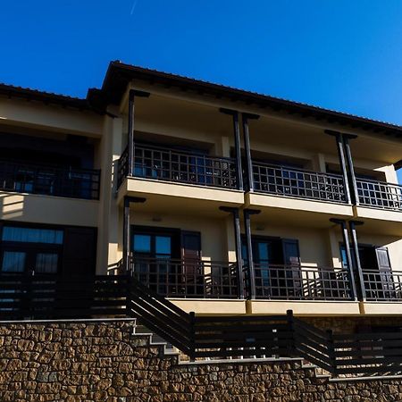 Helianthus Guesthouse Amoliani Bagian luar foto