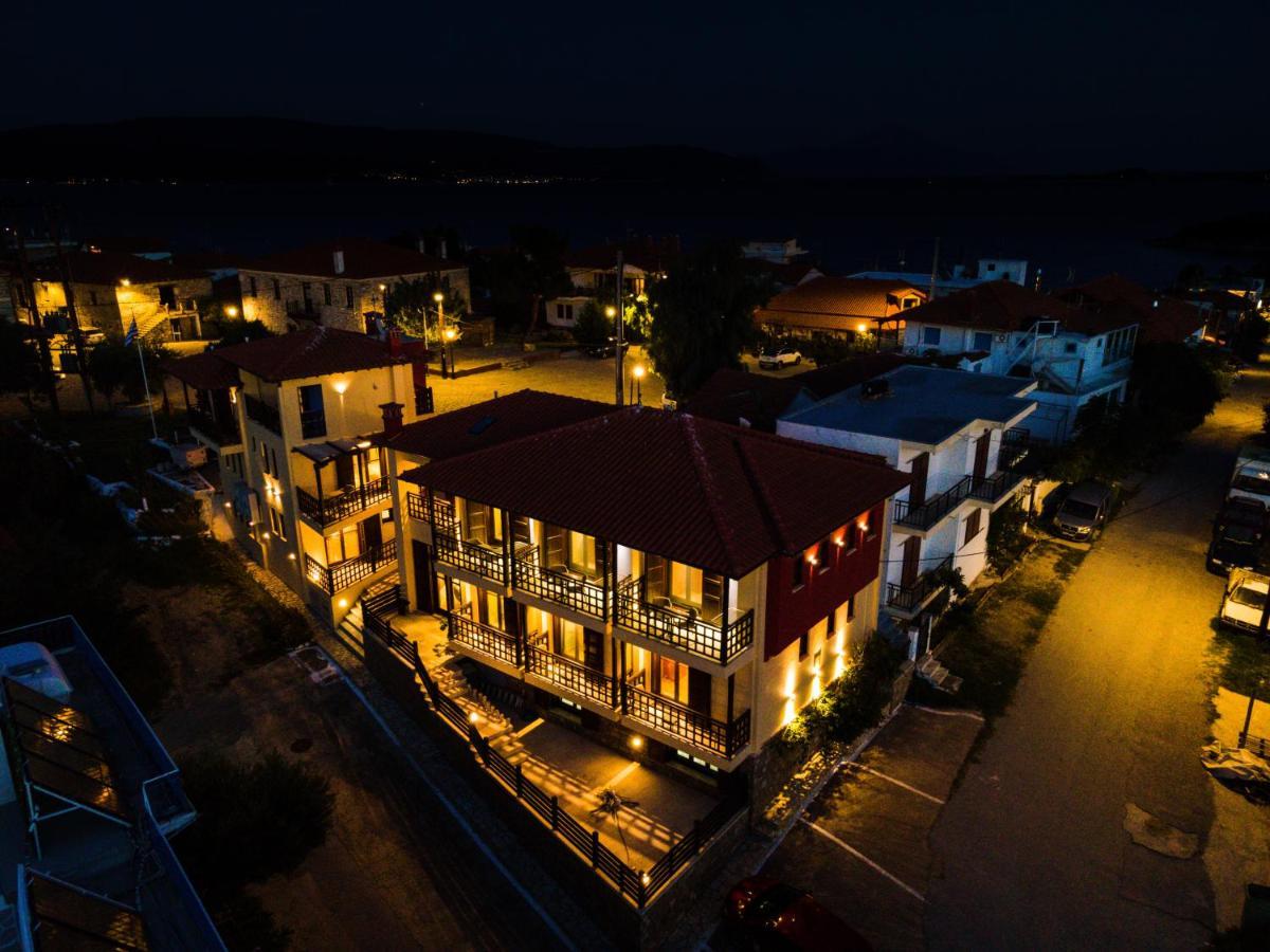 Helianthus Guesthouse Amoliani Bagian luar foto