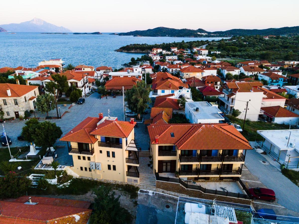 Helianthus Guesthouse Amoliani Bagian luar foto