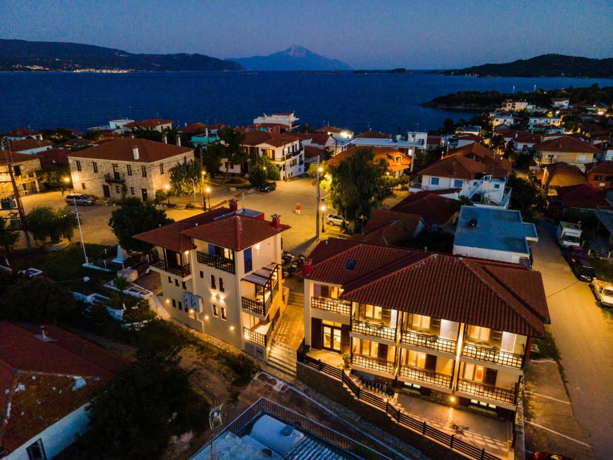 Helianthus Guesthouse Amoliani Bagian luar foto