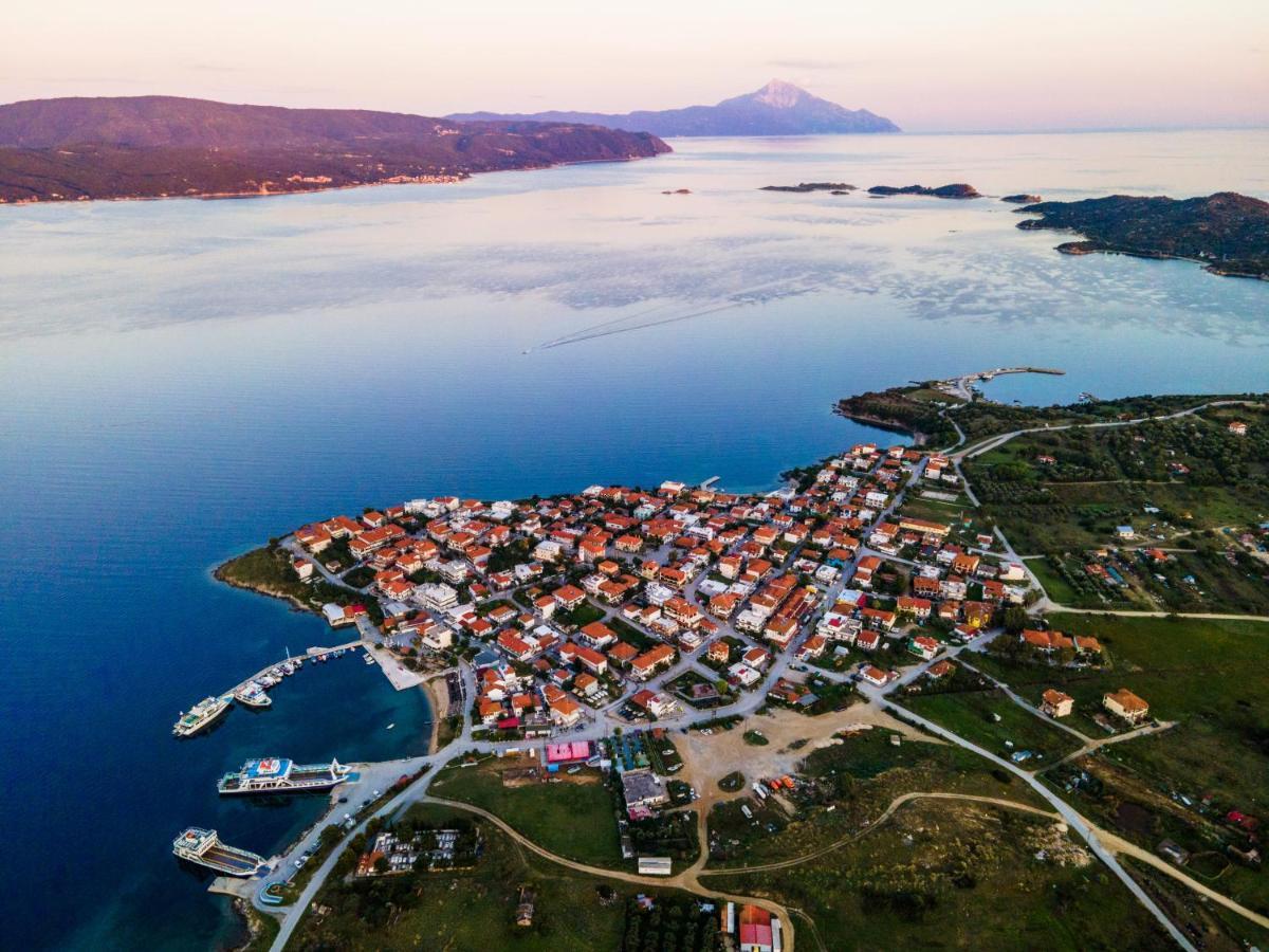 Helianthus Guesthouse Amoliani Bagian luar foto