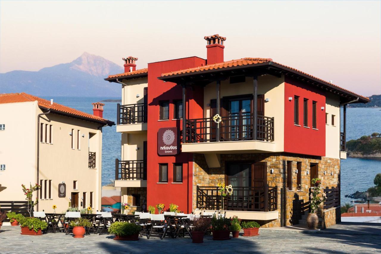 Helianthus Guesthouse Amoliani Bagian luar foto