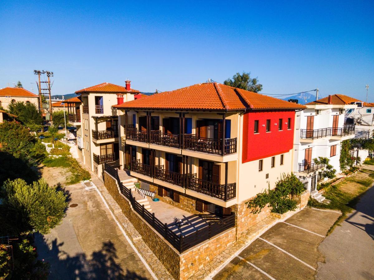 Helianthus Guesthouse Amoliani Bagian luar foto