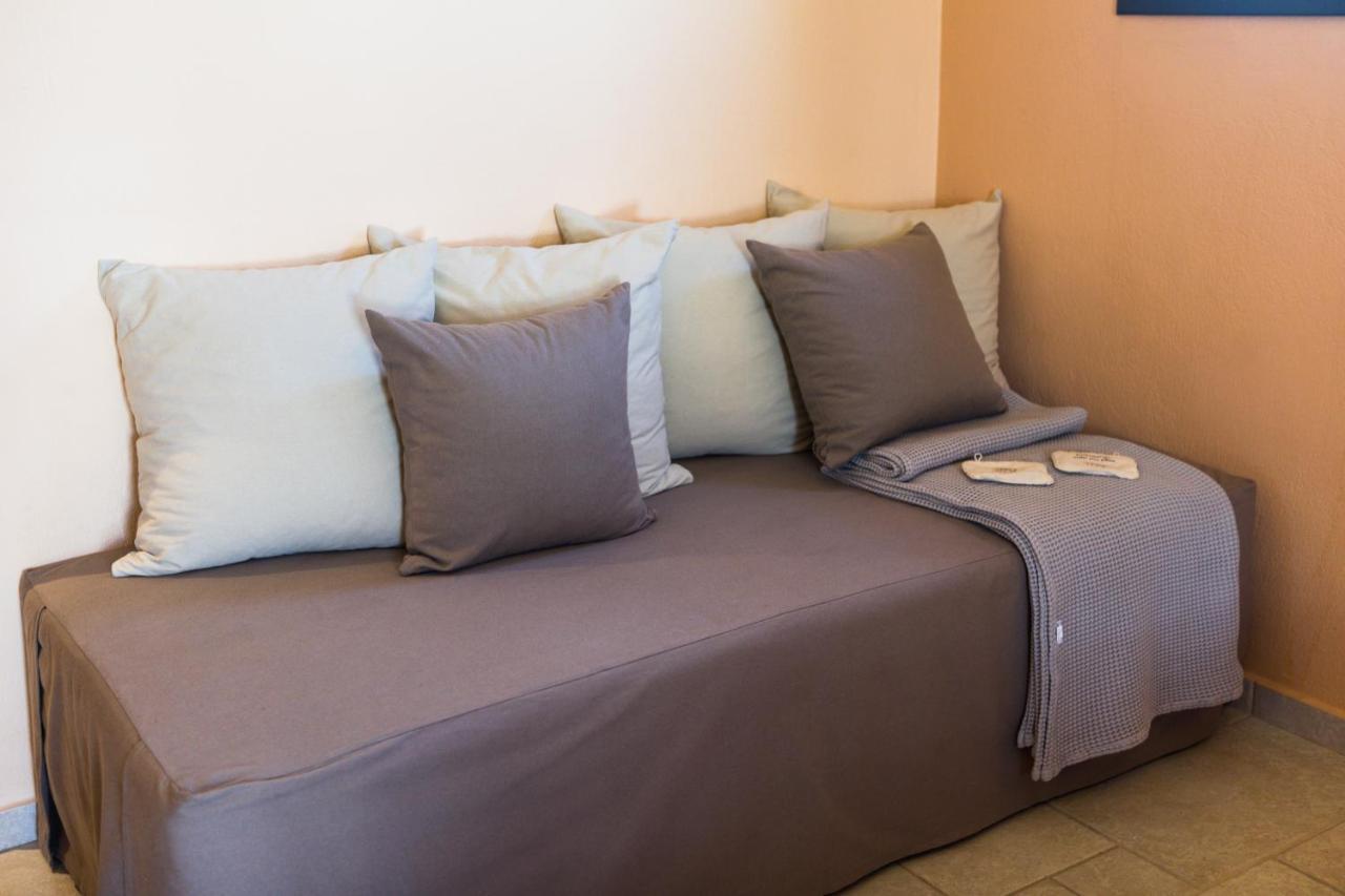 Helianthus Guesthouse Amoliani Bagian luar foto