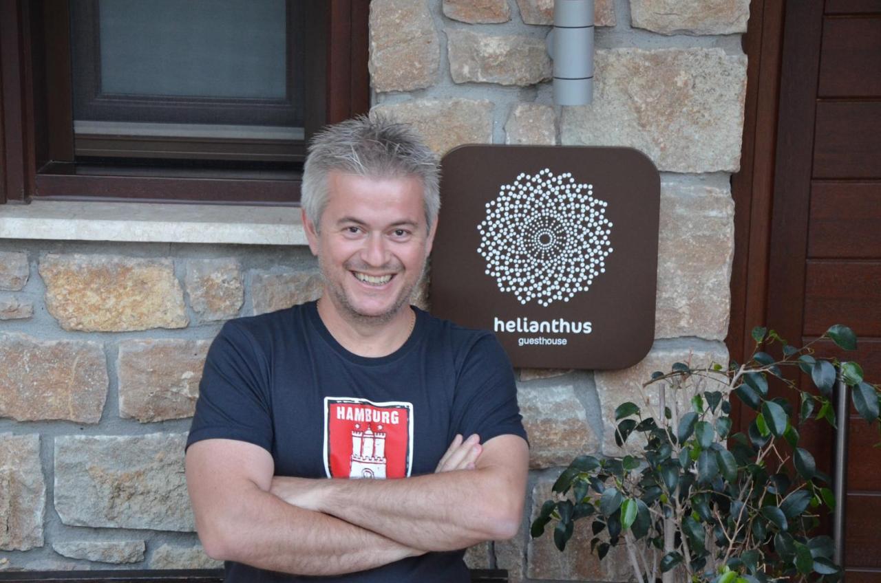 Helianthus Guesthouse Amoliani Bagian luar foto