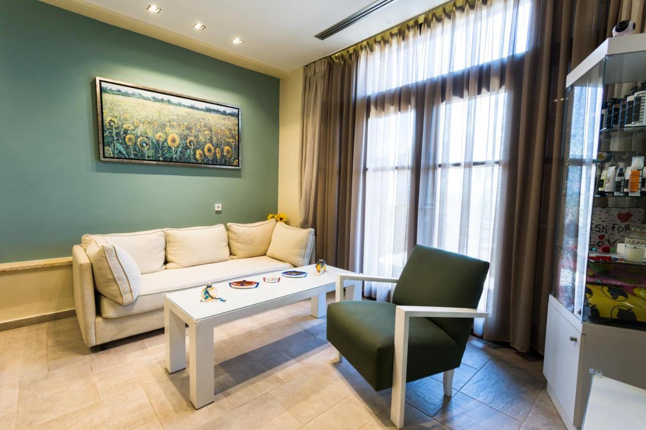 Helianthus Guesthouse Amoliani Bagian luar foto