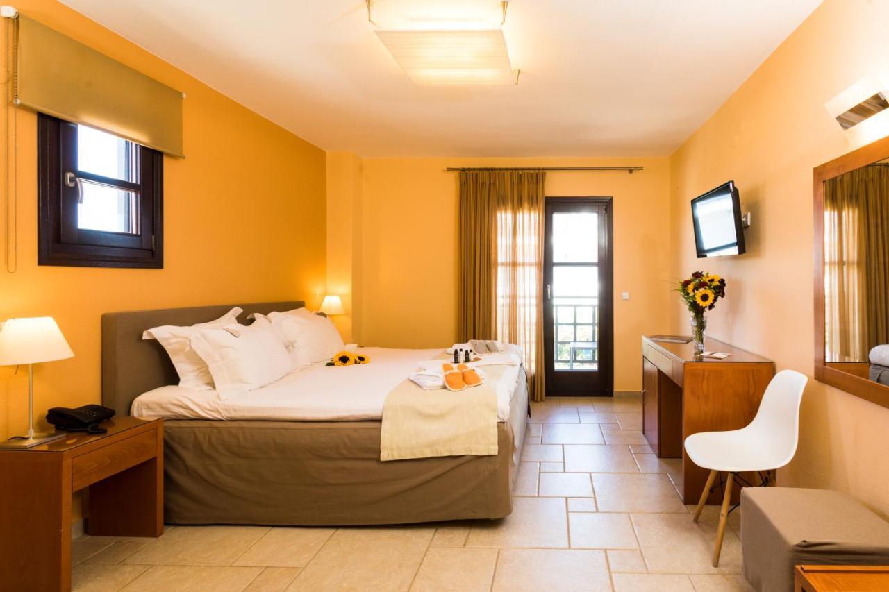 Helianthus Guesthouse Amoliani Bagian luar foto