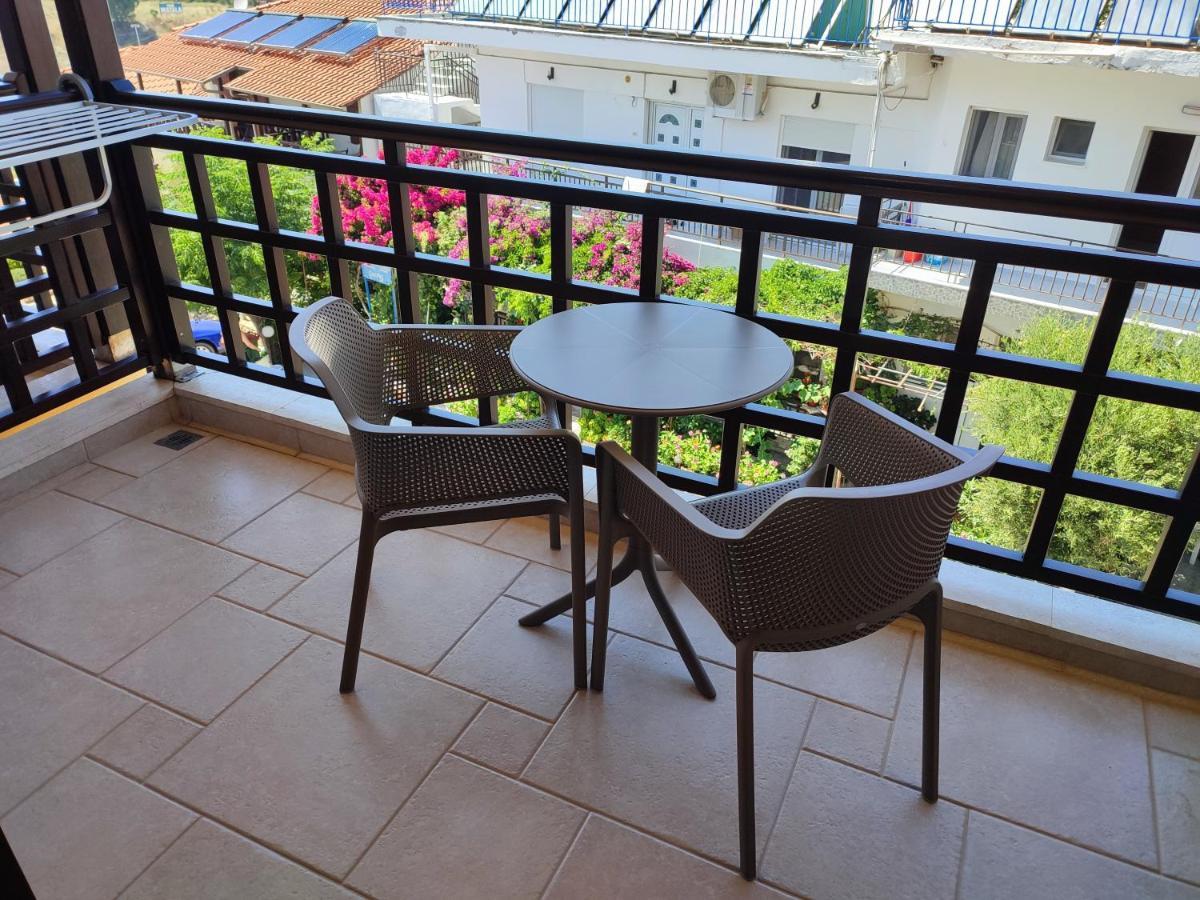 Helianthus Guesthouse Amoliani Bagian luar foto