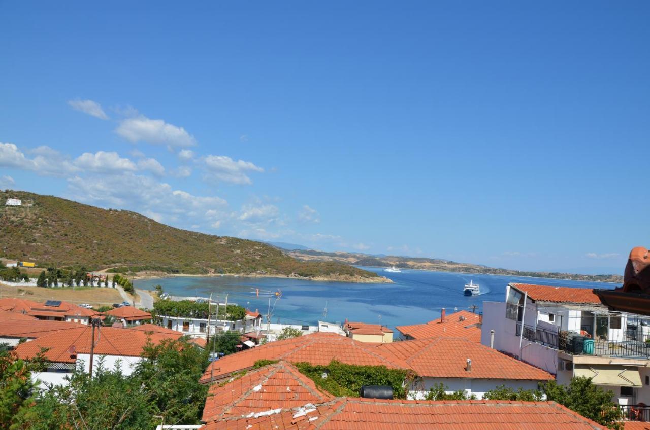 Helianthus Guesthouse Amoliani Bagian luar foto
