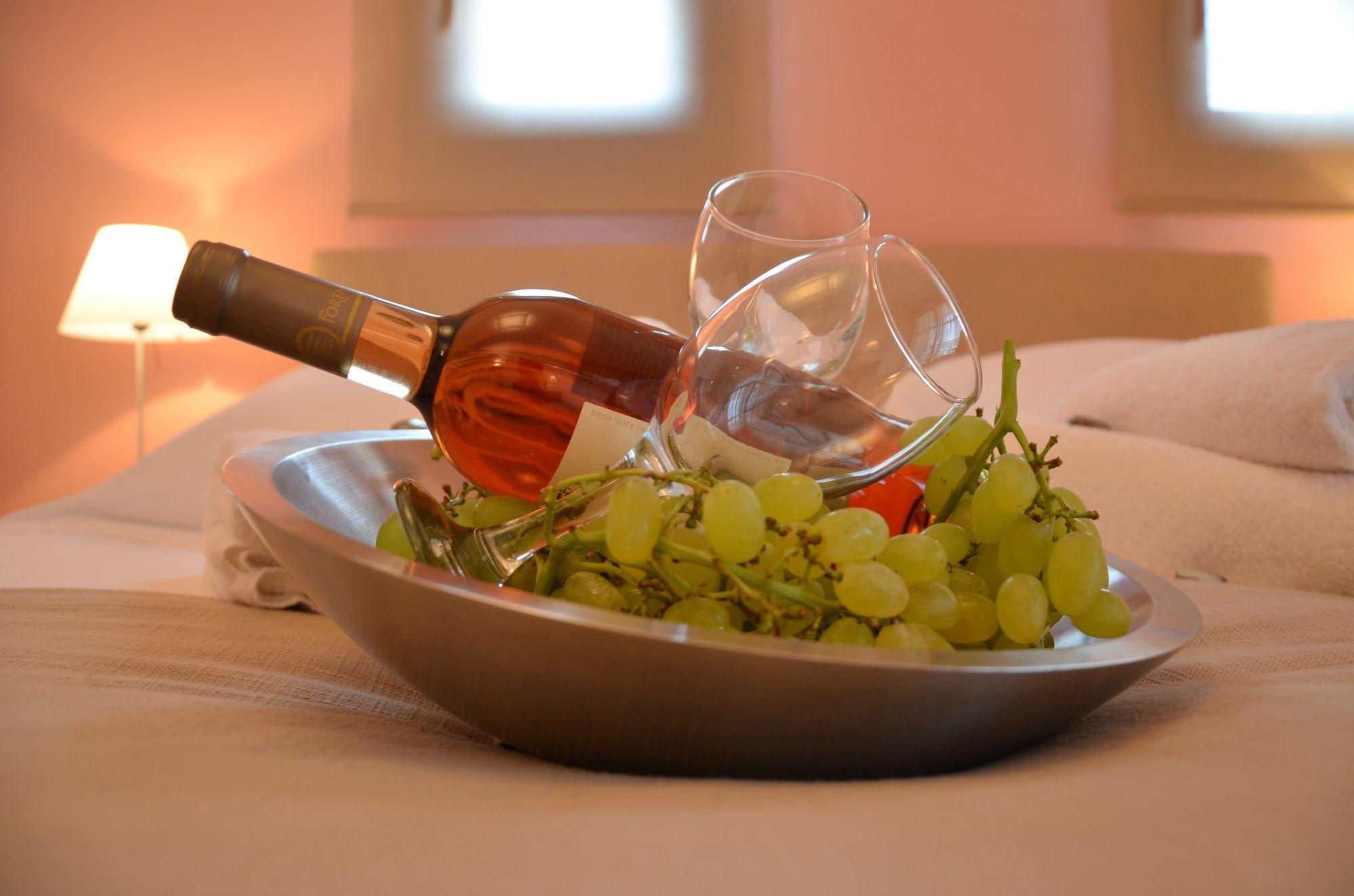 Helianthus Guesthouse Amoliani Bagian luar foto