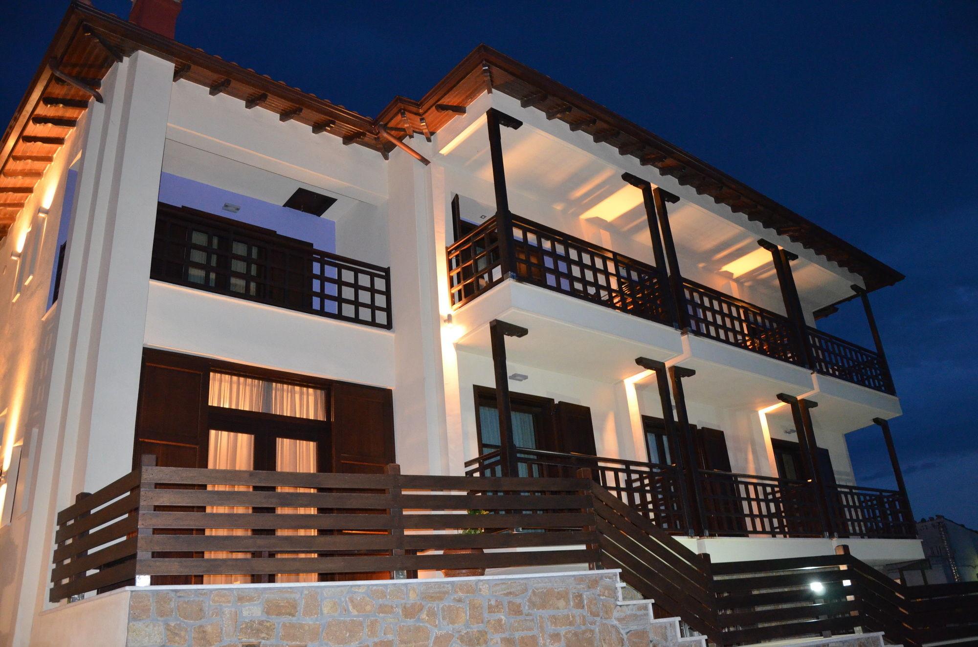 Helianthus Guesthouse Amoliani Bagian luar foto