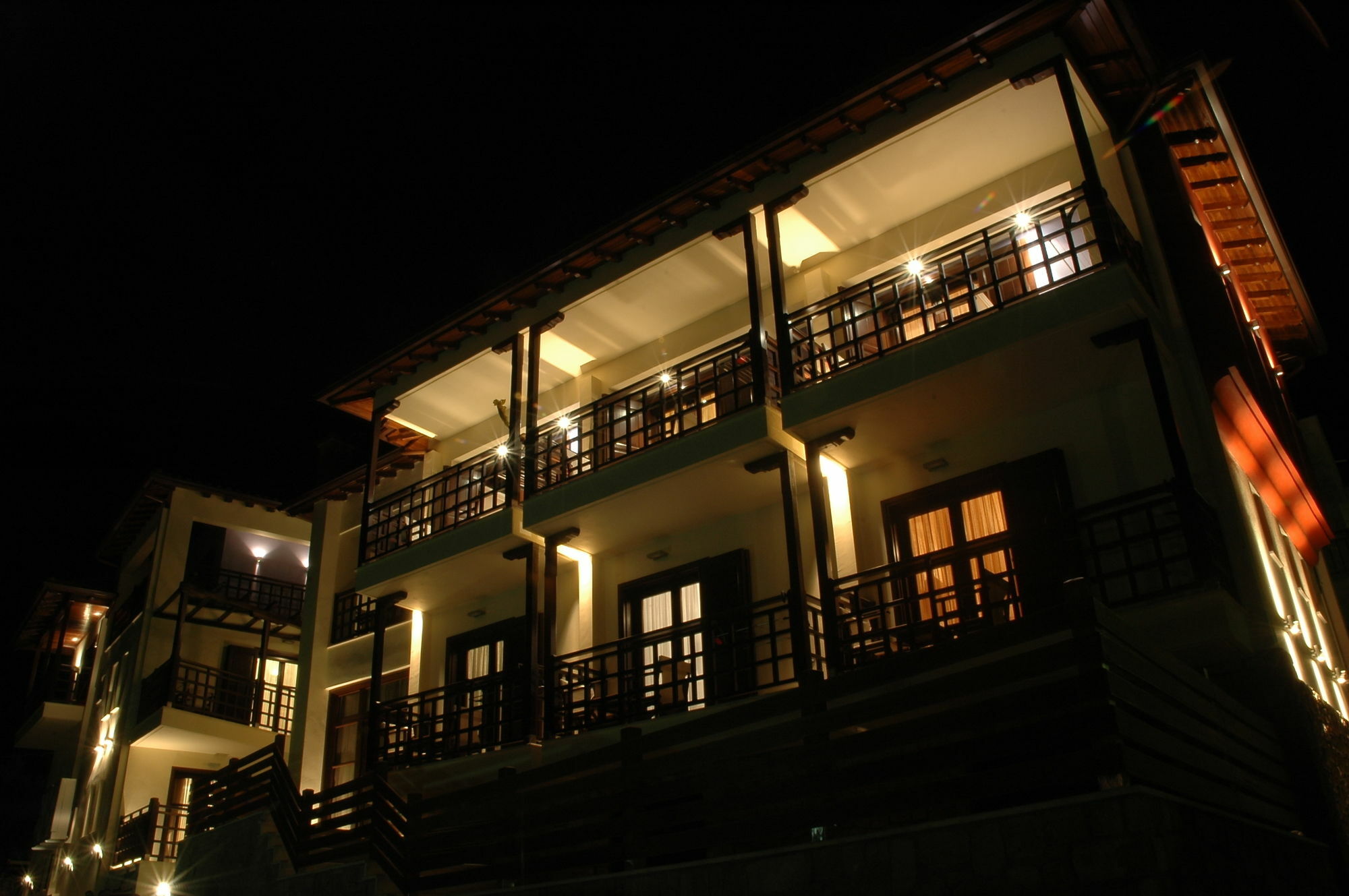 Helianthus Guesthouse Amoliani Bagian luar foto
