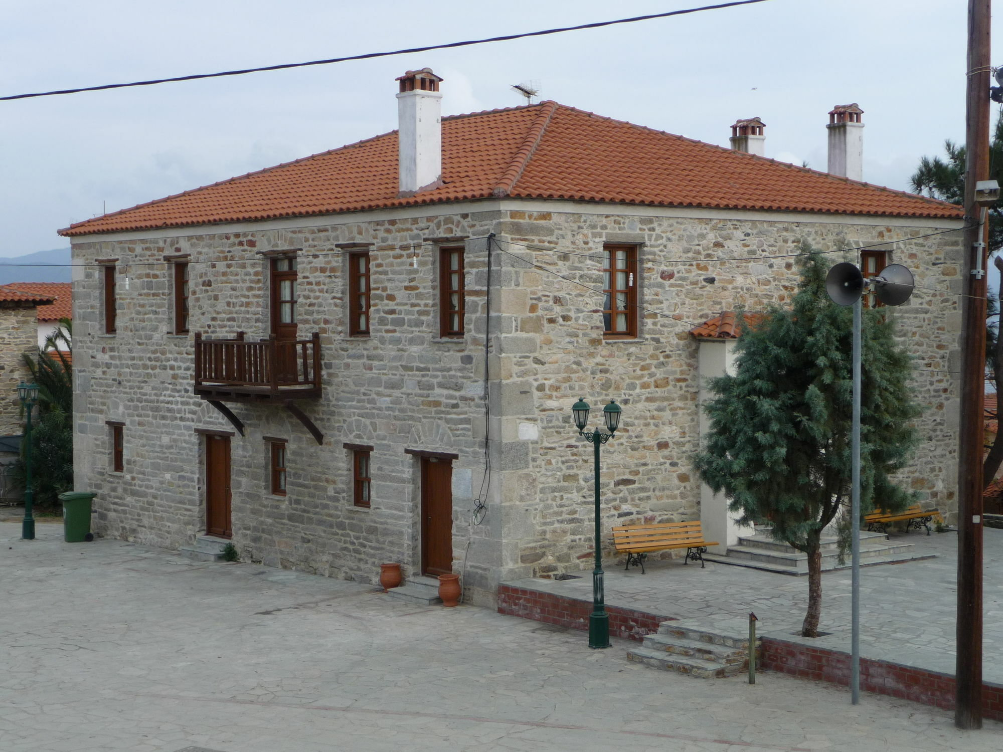Helianthus Guesthouse Amoliani Bagian luar foto